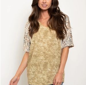 Twenty Second Leopard print sleeve print top size Large